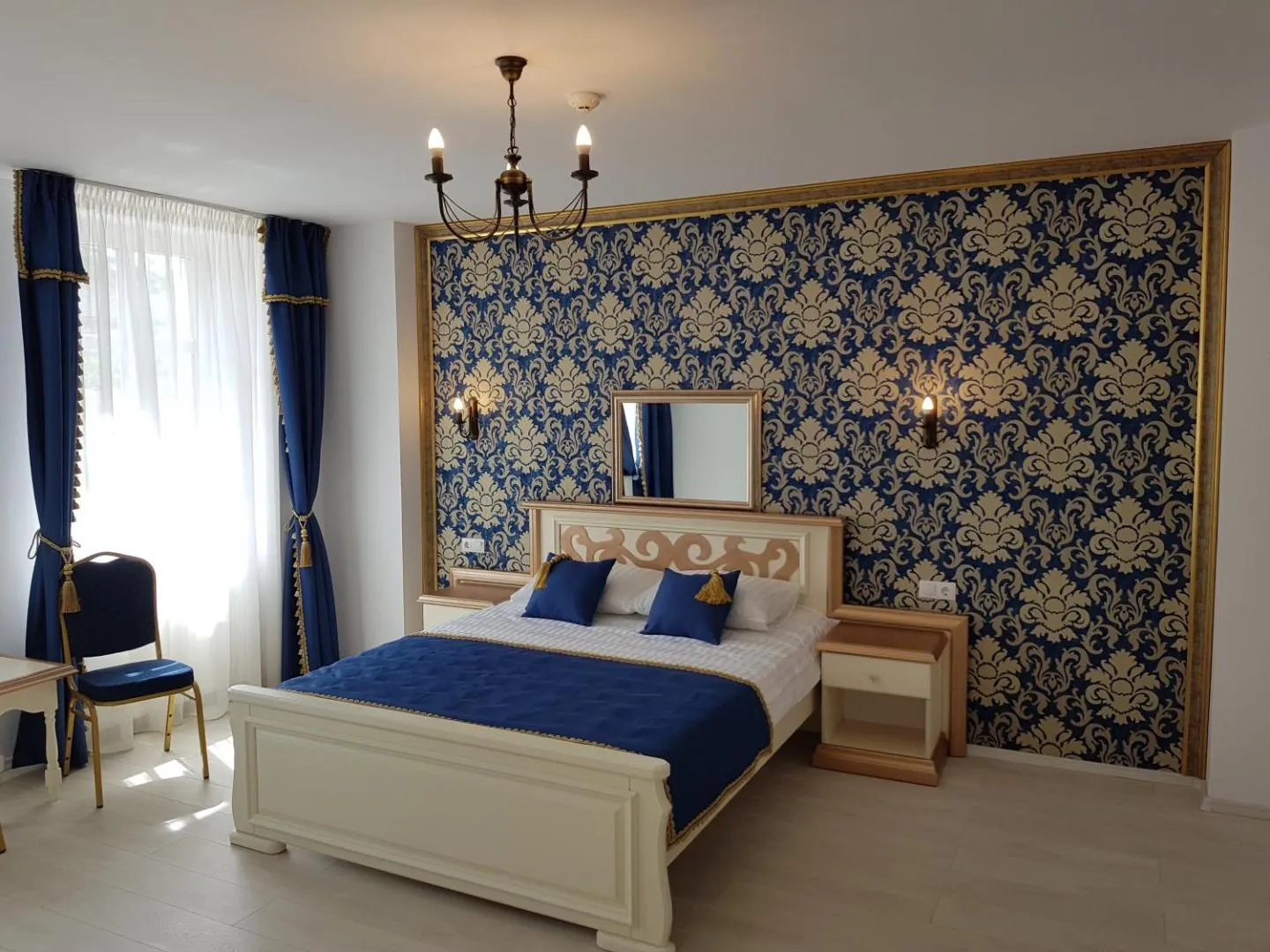 Themed rooms in a Saxon house